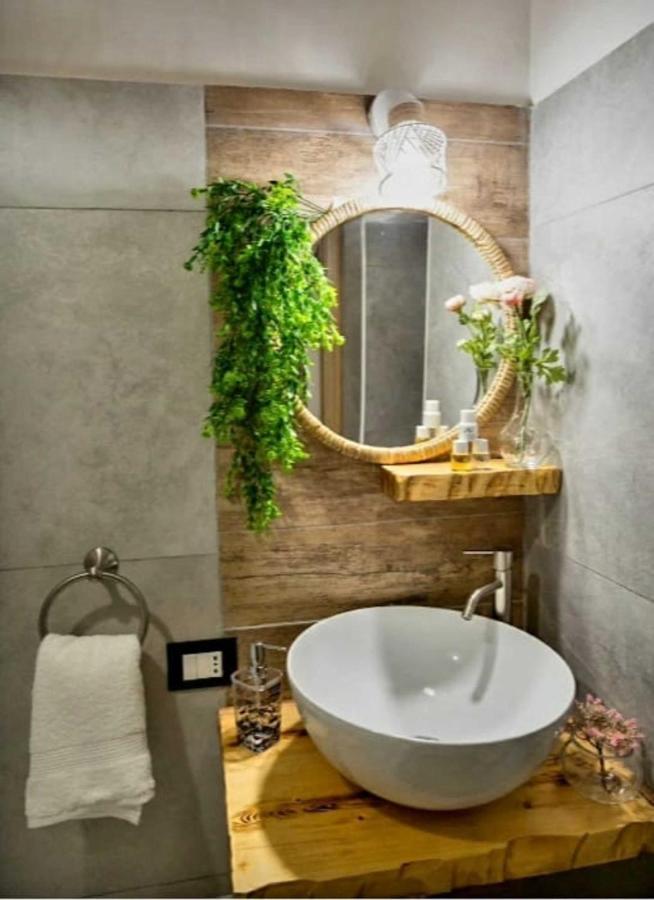 Casina Via Foria Bed & Breakfast Napoli Dış mekan fotoğraf